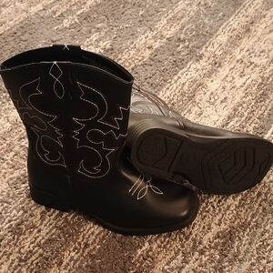 Black Cowboy Boots with White Stitching